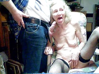 Stara baka 70 godina sisaj unuk godina, ruski porno u saunu